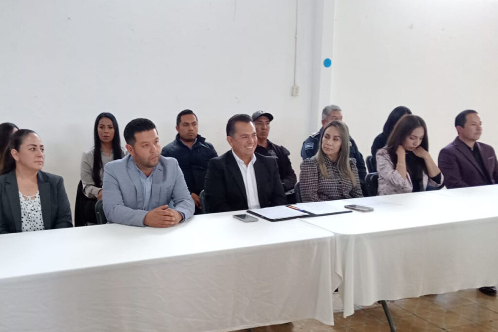 Salvo un colaborador, los demás cuentan con licenciatura y, tres, con maestría