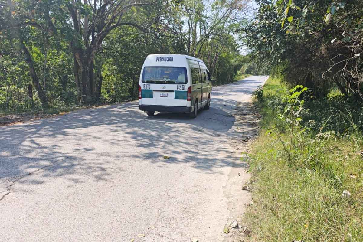 La carretera Huejutla-Chalahuiyapa presenta deterioro, acusan vecinos