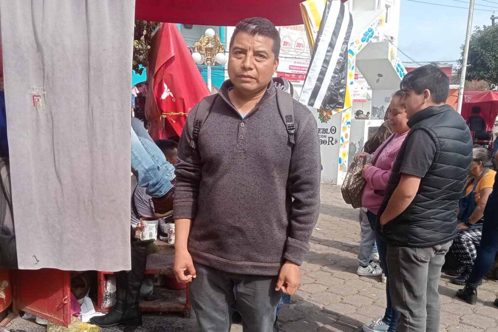 Raymundo Aguilar señala que solo algunos días festivos hay combis que prestan el servicio