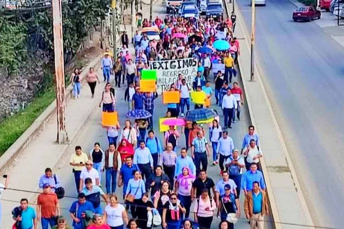 Huejutla: Maestros de la Huasteca marchan contra la reforma a la Ley ...