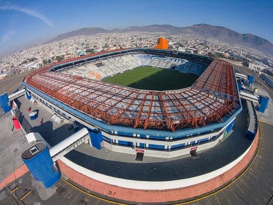 El 14 de julio de 1992 se anunció su construcción y el 29 de julio del mismo año se colocó su primera piedra. Siete meses después, la empresa ICA (Ingenieros Civiles Asociados) entregó la obra