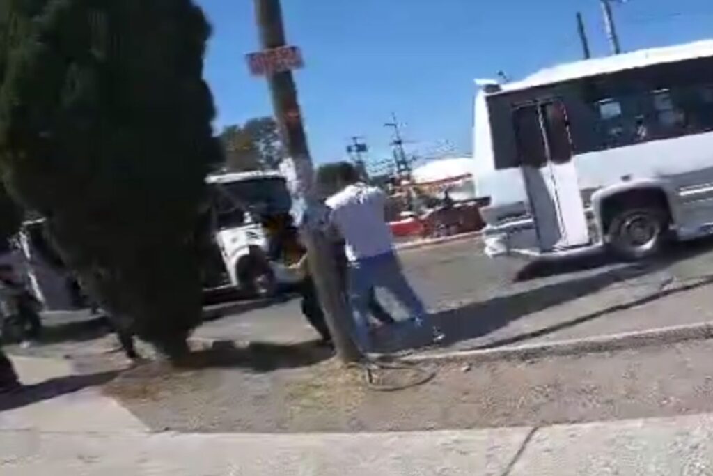 Indignación en Puebla por estudiante golpeado por chofer del transporte público
