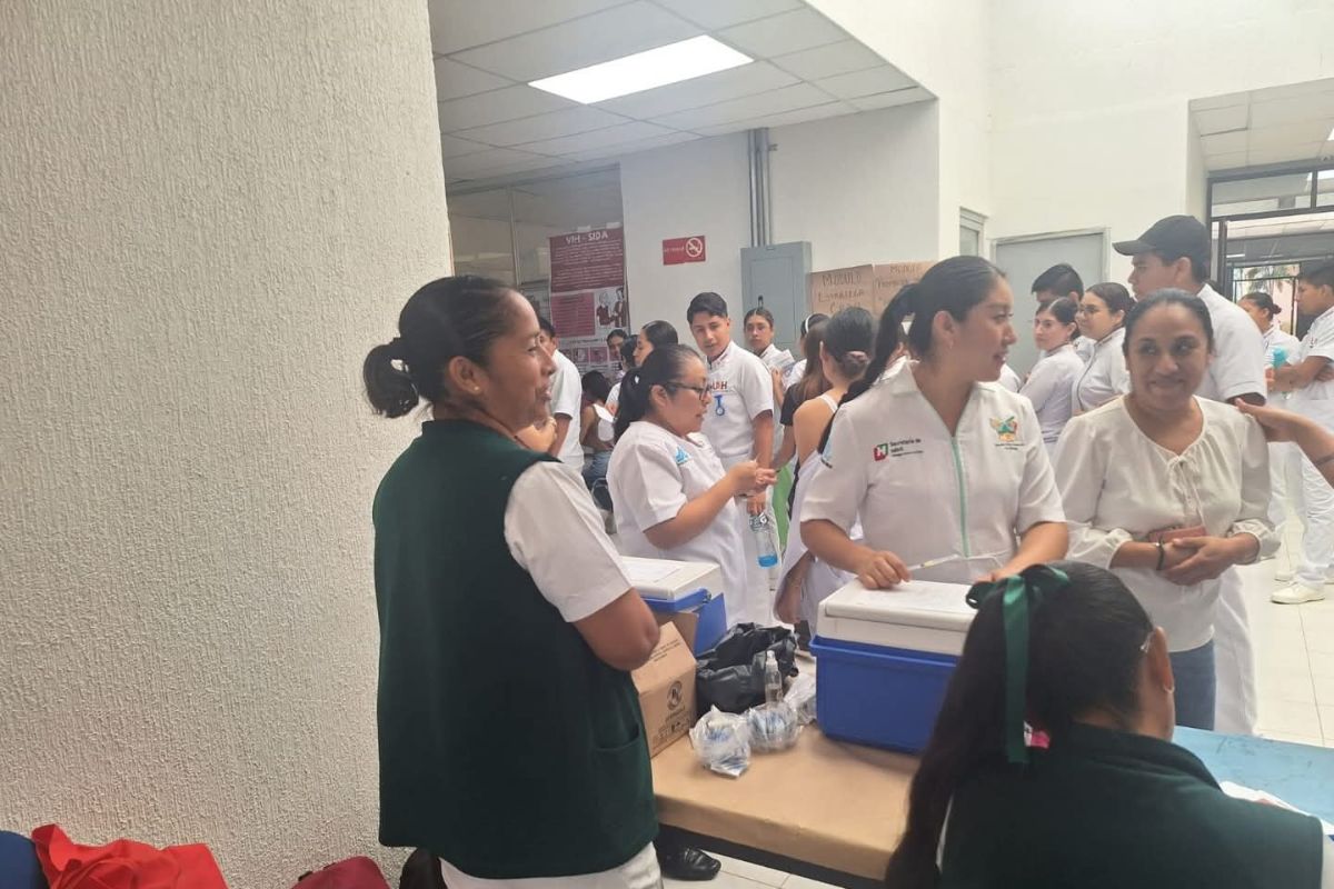 El evento se realizó en la Escuela Superior de Huejutla en el marco del Día Internacional del Condón | Foto: Especial