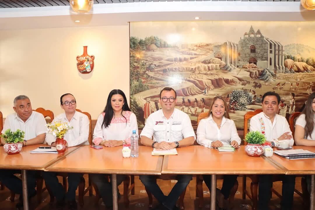 Julián Nochebuena presentó, en rueda de prensa, un informe sobre los logros alcanzados en diversas áreas, como salud, educación, cultura y deportes