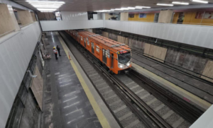 El niño de 12 años fue encontrado en las vías del Metro de la Ciudad de México y puesto a salvo por la SSC.