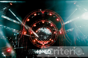 MANLO ha conquistado eventos como el Corona Capital y el Pepsi Silent Disco, ofreciendo experiencias inmersivas al público