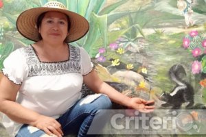 En su obra plasma la biodiversidad de su tierra, desde el maguey y los escamoles hasta tlacuaches y colibríes