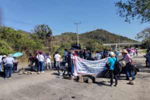 El bloqueo por la reforma a la Ley del Issste causó caos vial en la zonaFoto: Salomón Hernández