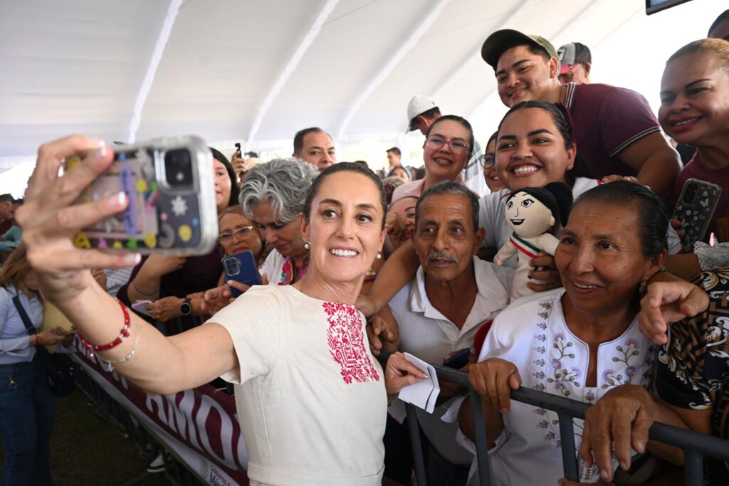 Sheinbaum reafirma su compromiso con los trabajadores, asegurando que la vivienda será un derecho accesible para todos