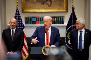 Trump sube aranceles a China, México y Canadá. Wall Street ya siente el impacto.