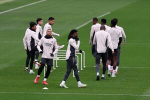 Carlo Ancelotti enfrenta un reto sin Bellingham: ¿podrá el Madrid responder ante su eterno rival?