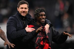 Xabi Alonso lidera al Bayer Leverkusen, buscando continuar su dominio sobre el Bayern Múnich en los octavos de final de la Champions
