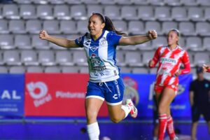 Charlyn Corral, heroína en el último partido, marcó el gol de la victoria en tiempo agregado para que Pachuca Femenil superara a Necaxa y alcanzara el primer lugar