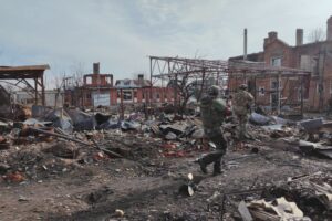 Ucrania evacúa ocho localidades ante el avance ruso en la región de Sumy