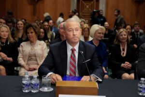 Ronald Johnson, nominado por Donald Trump como embajador en México, durante su audiencia en el Congreso de EU