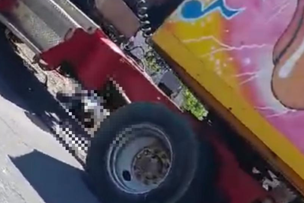 Policías municipales acordonaron la zona del accidente en Tula, donde un motociclista fue arrollado.