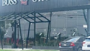 La empresa aún no emite postura oficial tras el cierre repentino de su nuevo establecimiento
