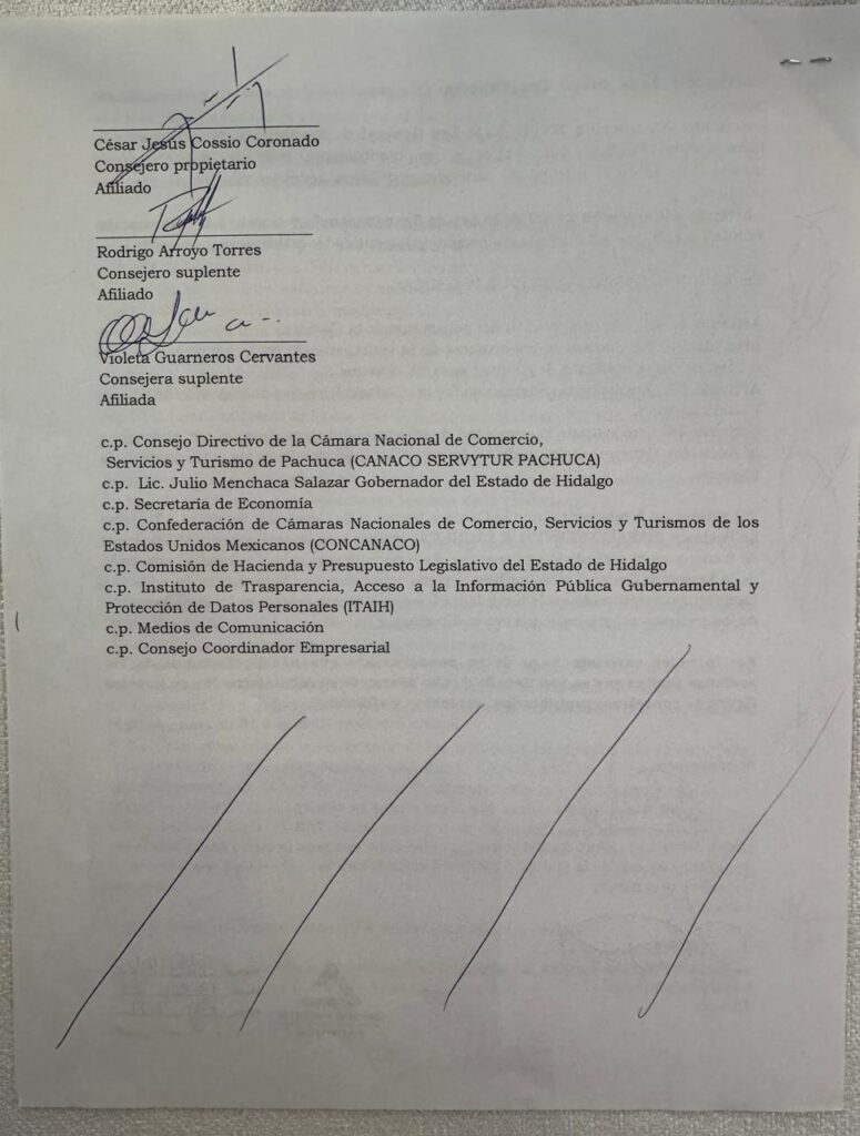 Documentos presentados por los consejeros como prueba de la falta de transparencia en la cámara.
