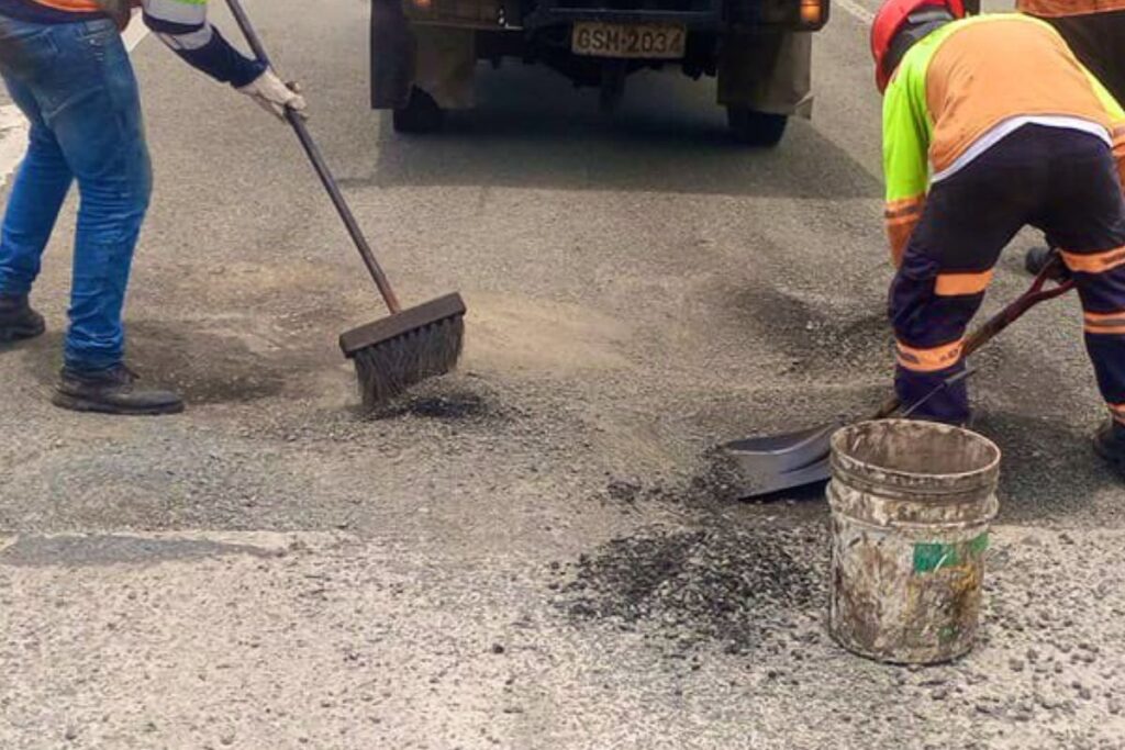 Harán bacheo en la México-Tampico y logran con ello suspender una manifestación