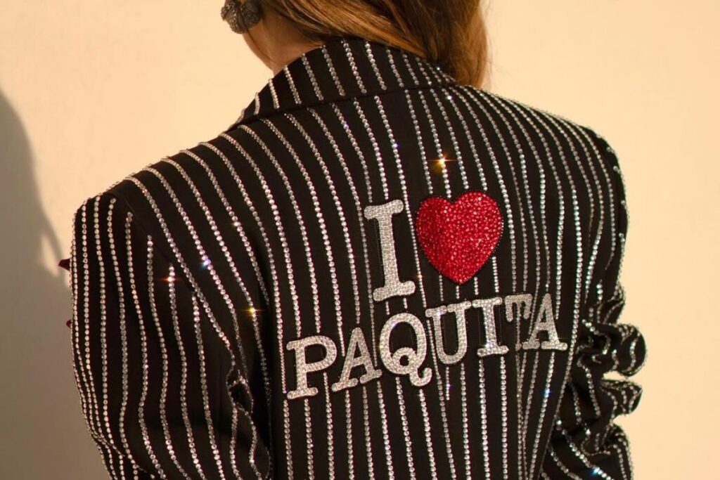 Belinda hace inesperado homenaje a Paquita la del Barrio en pleno Vive Latino
