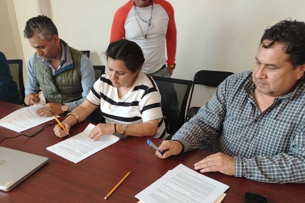El secretario municipal, Edmundo Aguilar Aranda, y de la directora general de la Caamt, María de los Ángeles Maldonado Morgado, aceptaron participar en una mesa de diálogo