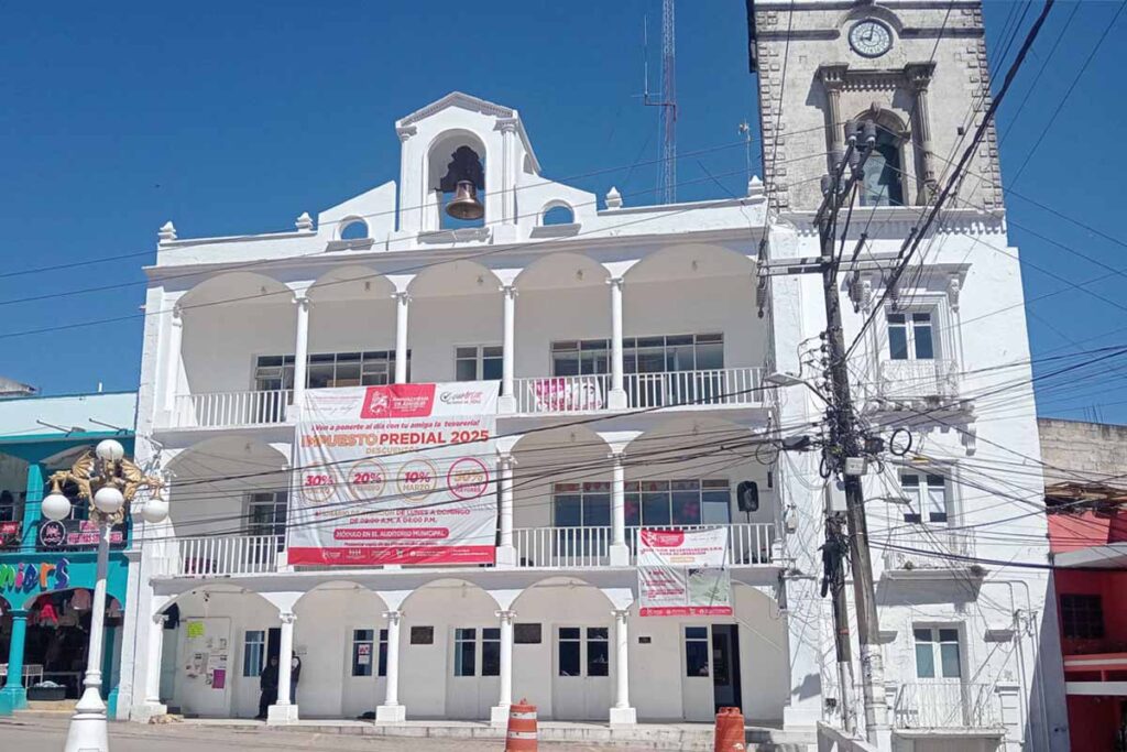 El alcalde de Zacualtipán gana mensualmente 22 mil más que la presidenta de Metztitlán