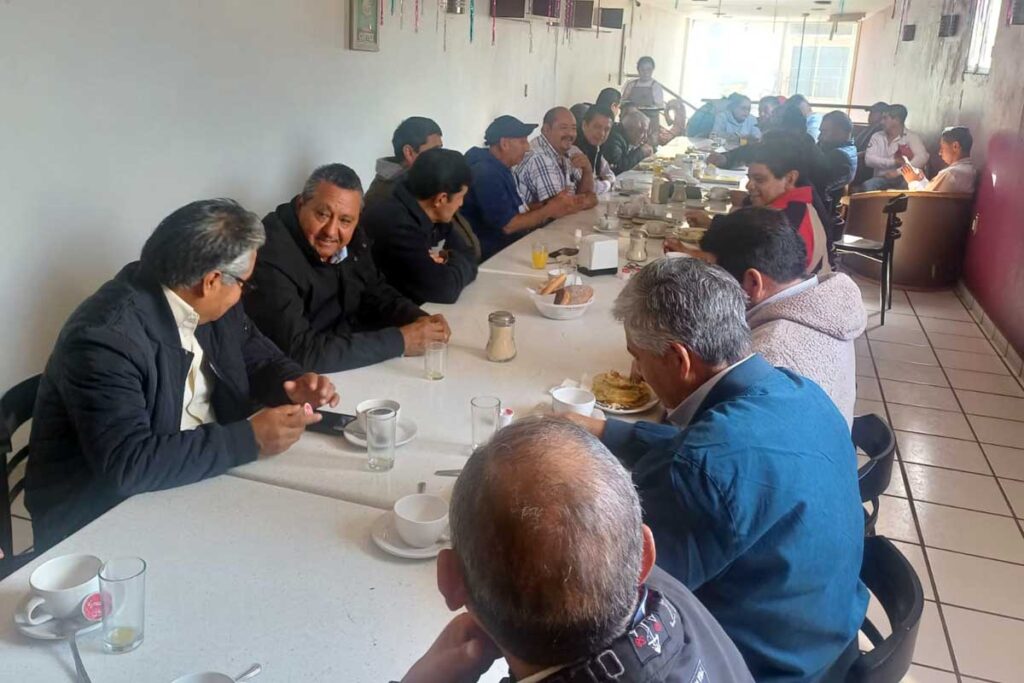 Taxistas sostuvieron una reunión con autoridades de la Secretaría de Movilidad y Transporte de Hidalgo