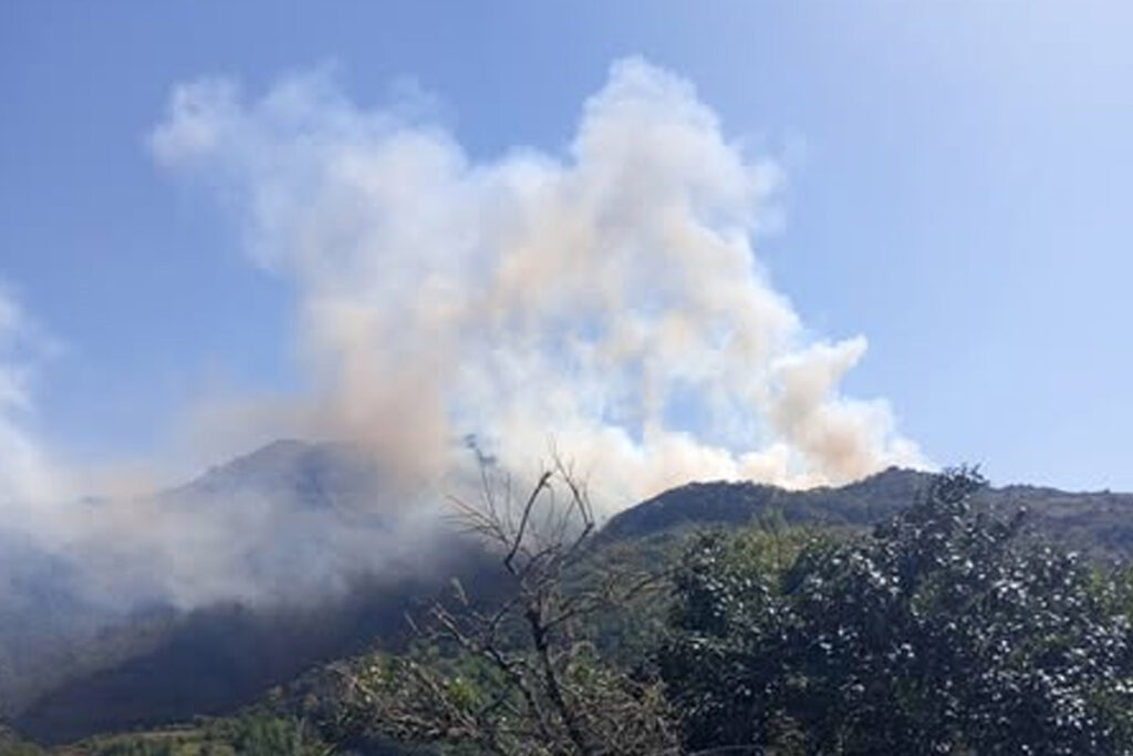  Incendio en Mecatlán, en entre La Misión y Duraznos