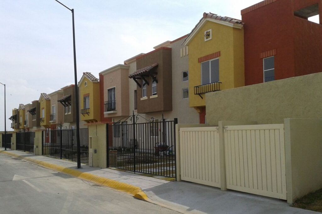 Niño de 3 años deambulaba solo en Pachuca mientras sus padres estaban ebrios