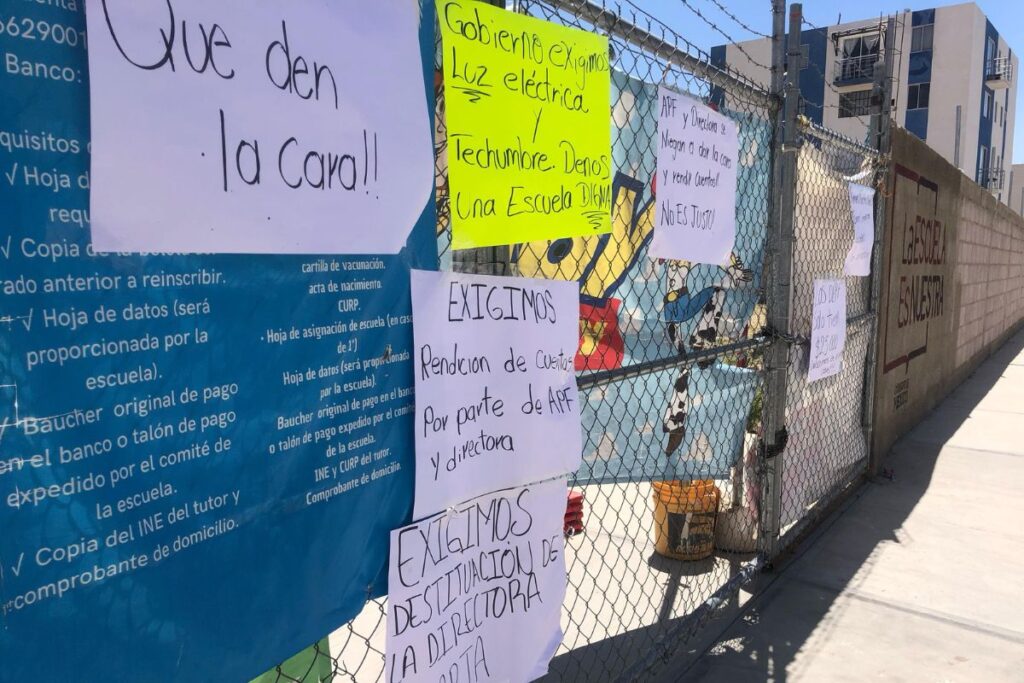 Padres de familia de una escuela en Mineral de la Reforma exigen rendición de cuentas