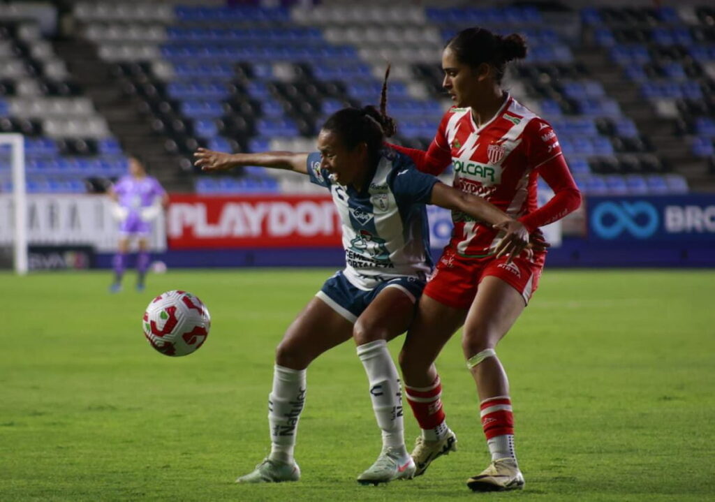 ¡A lo Pachuca! Las Tuzas retoman la cima con gol de penal de Corral en el agregado
