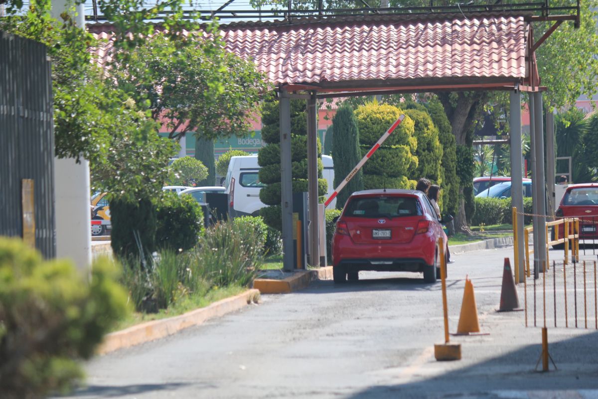En Plaza Bella, el estacionamiento tiene una tarifa de 10 pesos por las primeras dos horas | Foto: Juan Martínez