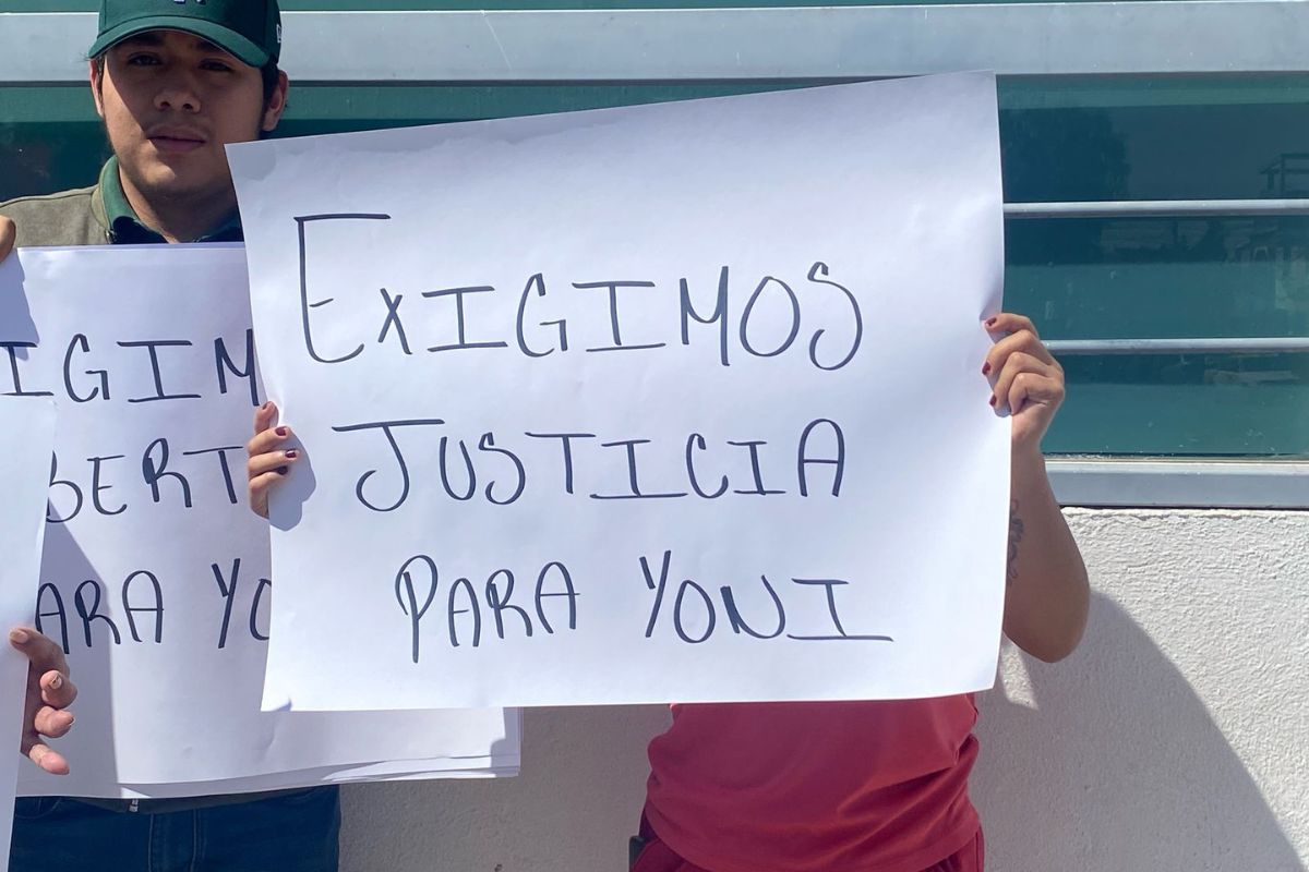 Durante la audiencia, familiares de los acusados exigieron justicia | Foto: Luis Godínez