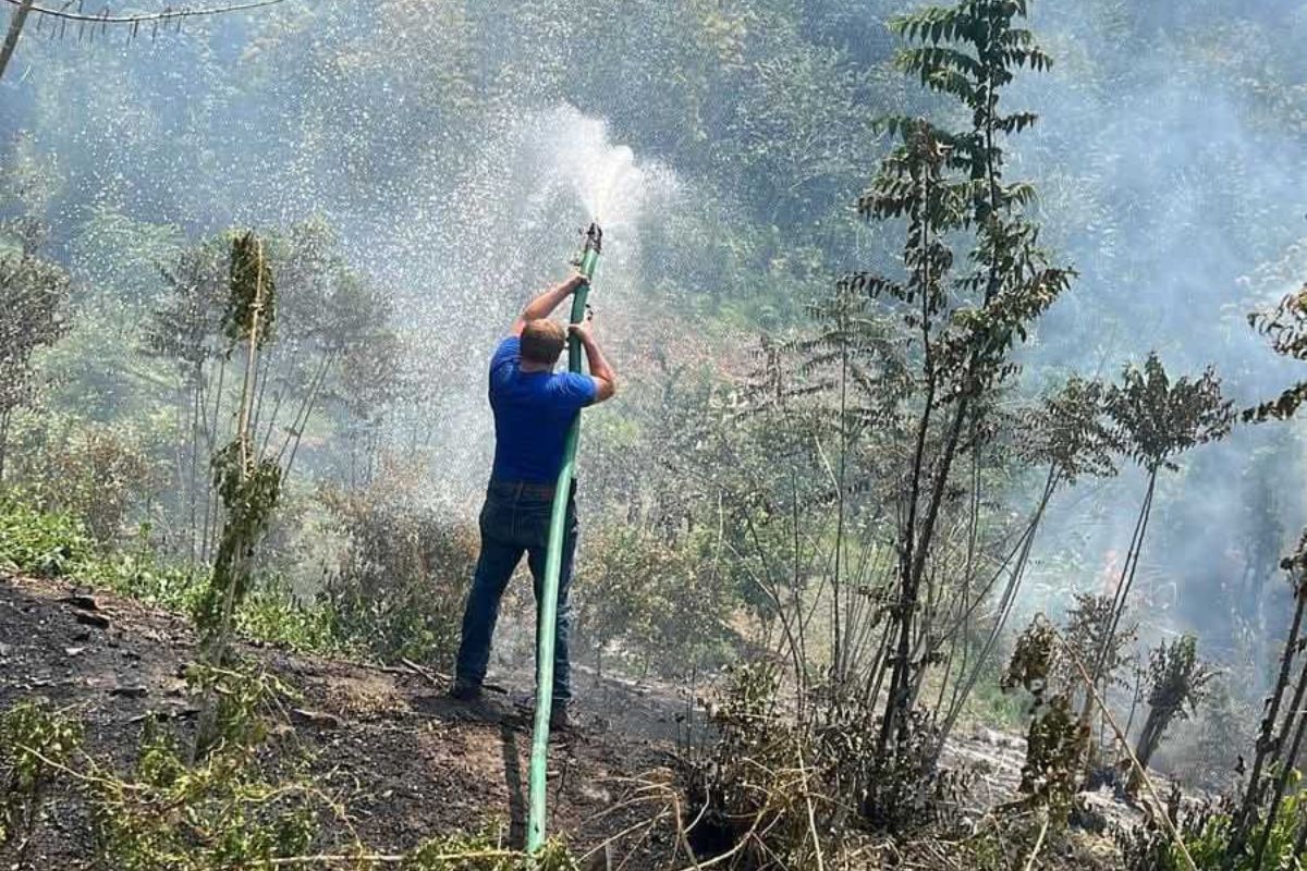 En caso de detectar fuego o humo sospechoso, el instructor de bomberos solicitó a la ciudadanía reportarlo de inmediato al 911 | Foto: Especial