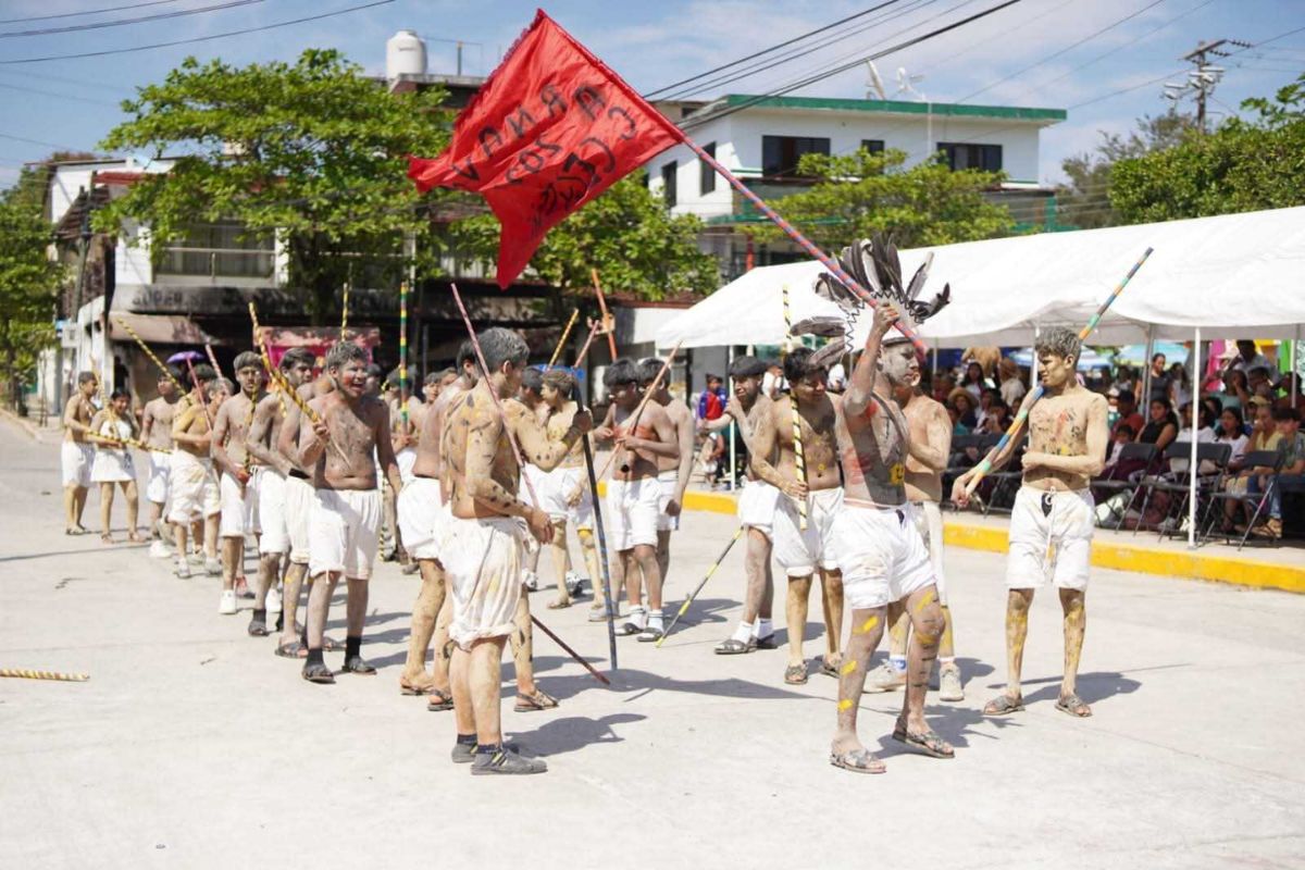 La danza del meco representa una de las guerras floridas de los aztecas | Foto: Salomón Hernández