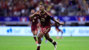 Salomón Rondón buscará sumar goles decisivos para la Vinotinto en su camino al Mundial