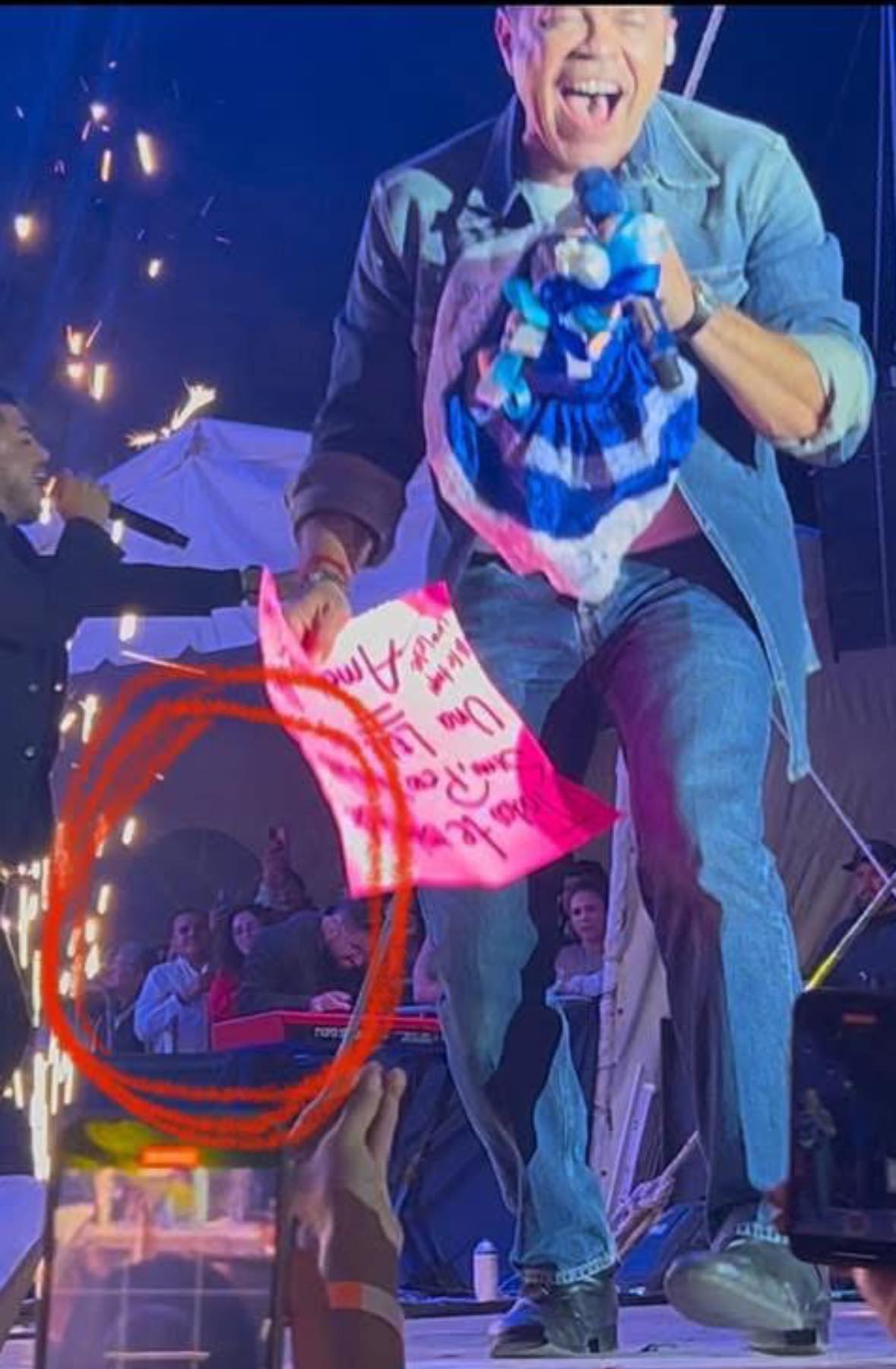 Emanuel Hernández Pascual, estuvo presente la noche del sábado 26 de abril en el baile del cantante Jorge Medina