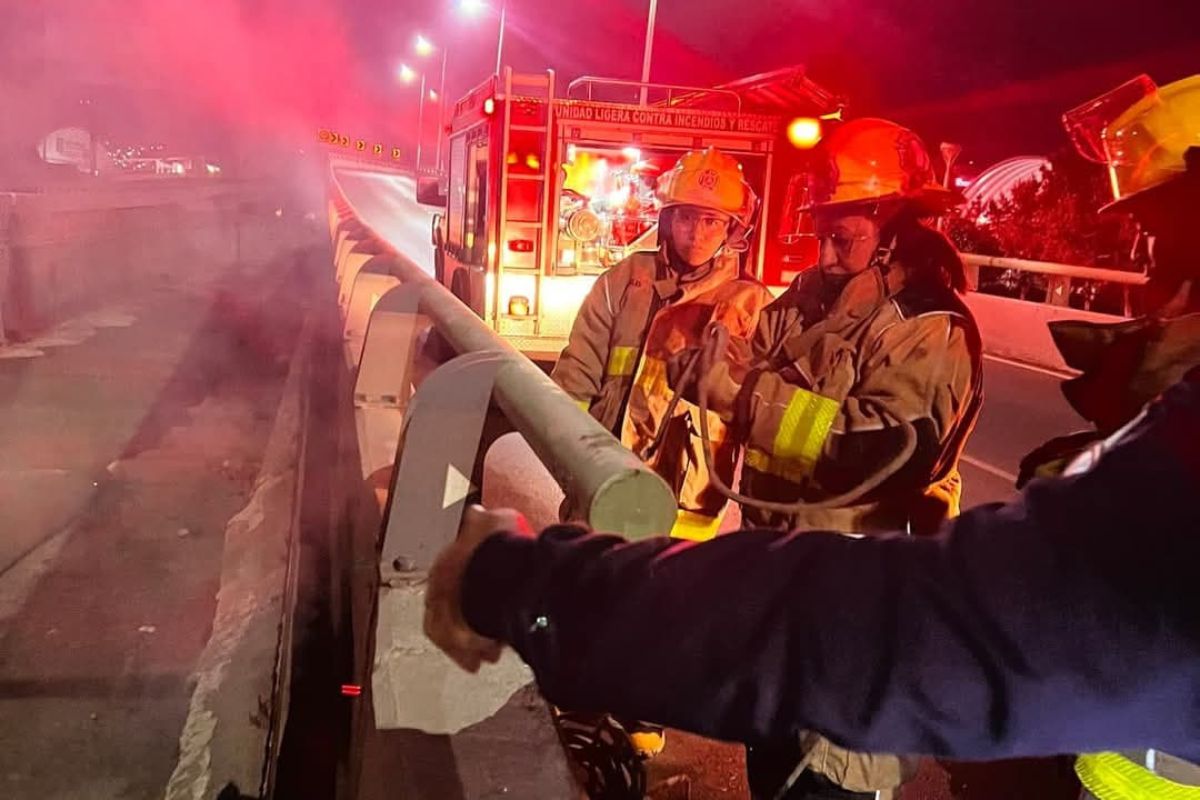 Bomberos de Pachuca lograron controlar el incendio en el Río de las Avenidas