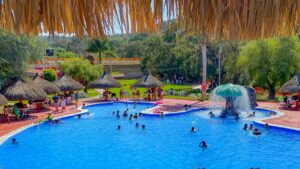 Relájate en aguas sulfurosas en Tlacotlapilco, uno de los balnearios de Hidalgo con propiedades terapéuticas