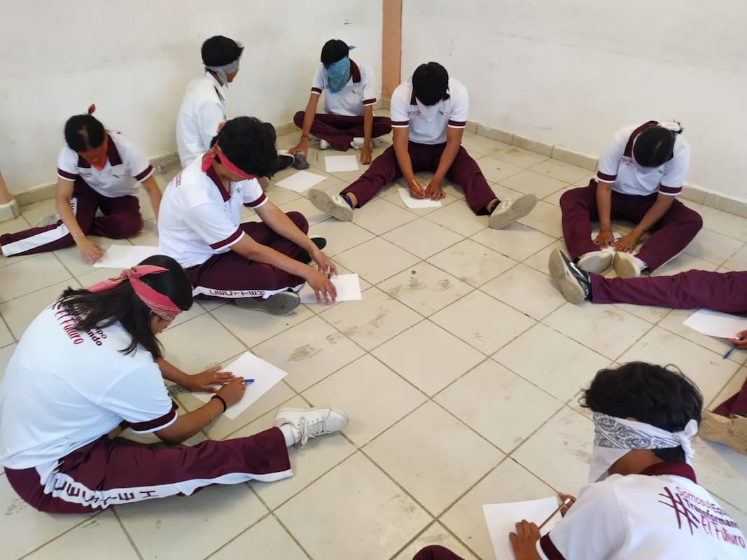 La actividad fue impulsada a través de las áreas municipales de Educación e Instancia para el Desarrollo de la Mujer, y contó con una activa participación de estudiantes y personal docente. 