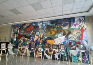 El mural de Carrasco Bretón en el Congreso de Hidalgo representa la vida de López Mateos​