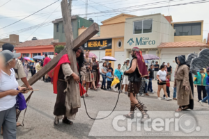 Las caídas de Jesús hicieron llorar a los presentes en esta tradición centenaria