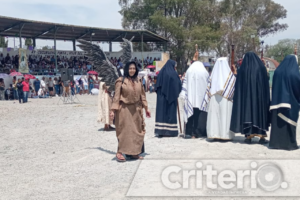 Familias completas participaron con fe y fervor en las nueve estaciones