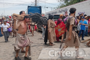 Una puesta en escena con más de 100 actores hizo vibrar a todo el municipio