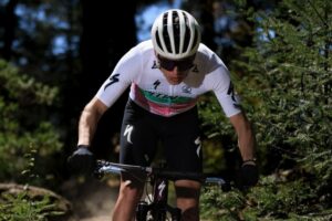 Con una remontada impresionante, Iván Aguilar finalizó dentro del top 20 en el Cross Country de la Copa del Mundo de MTB 