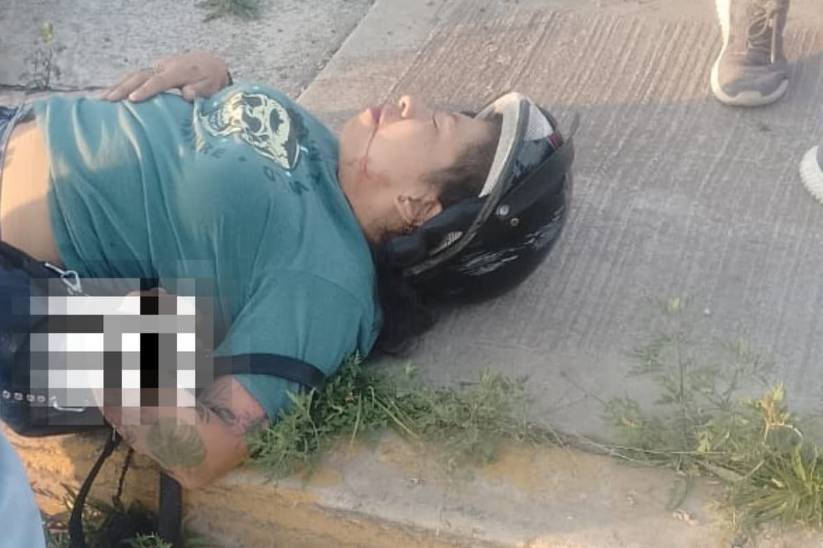 Paramédicos auxiliaron a los lesionados tras el accidente en el bulevar Quetzalcóatl de Tulancingo / Foto: Especial