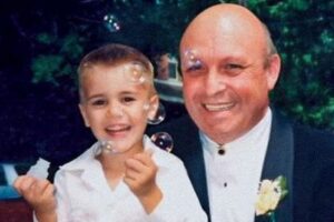 Foto de infancia: Justin Bieber recordó a su abuelo con cariño