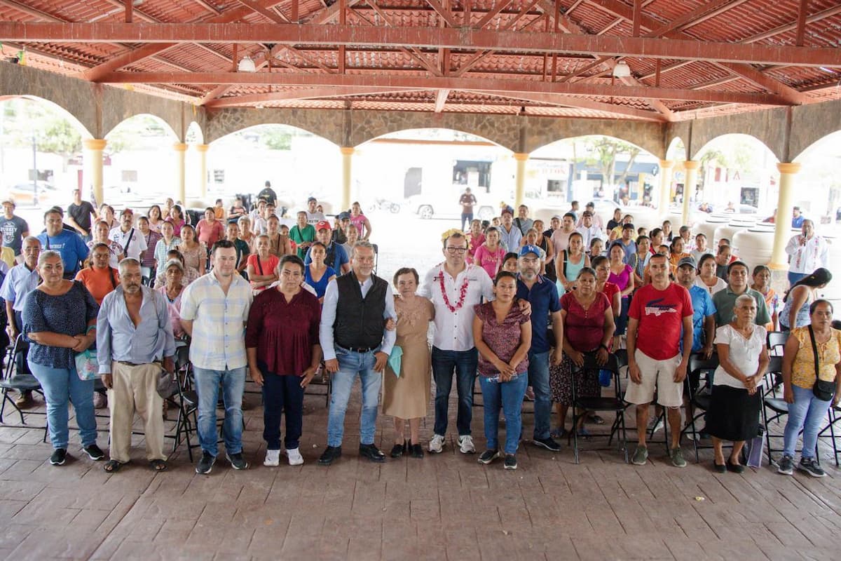 Julián Nochebuena (distrito 03) encabezó la entrega de 91 tinacos subsidiados a familias de cinco municipios de la región