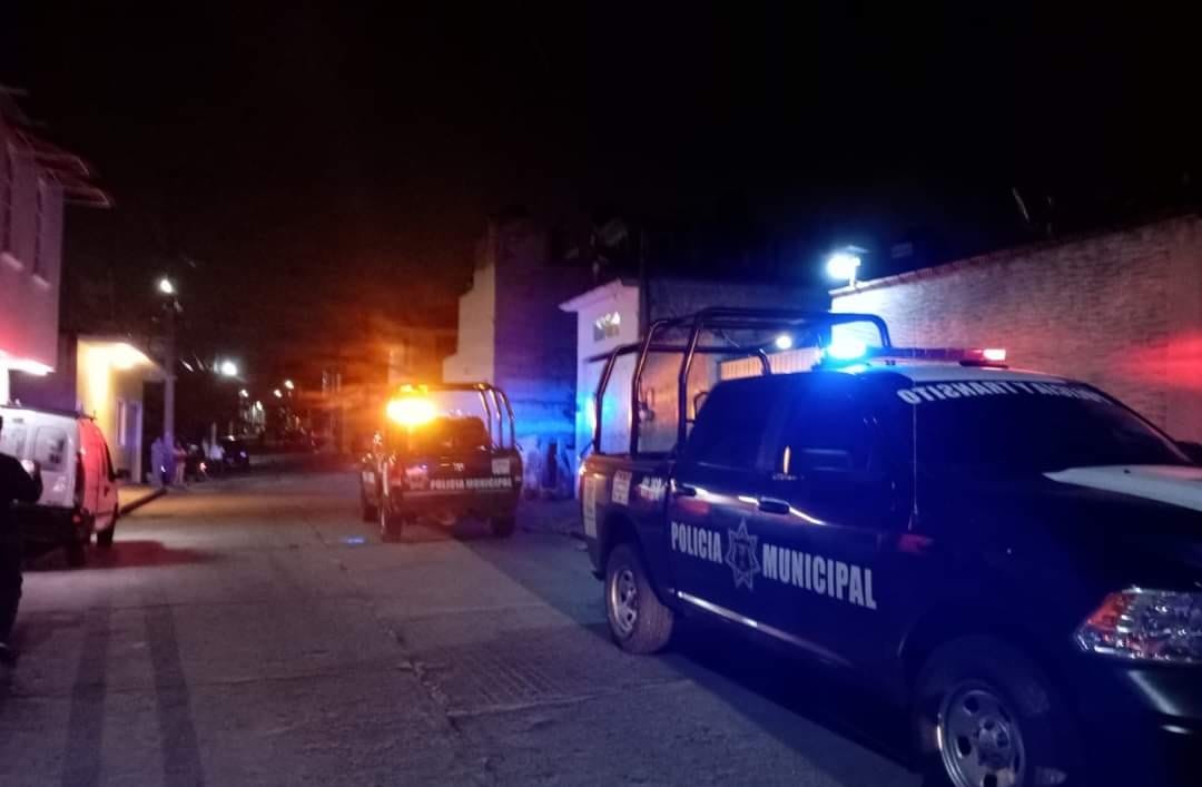 Policías municipales desplegaron un operativo tras el asalto en Tula.