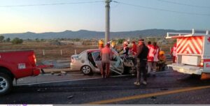 El impacto provocó afectaciones viales y la muerte de un conductor prensado en su auto